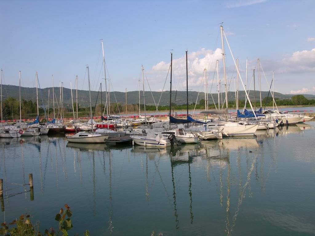 Appartamento Vacanze Magnolia E Glicine Tuoro sul Trasimeno Exterior foto